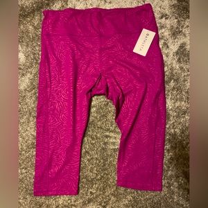 💞NWT Athleta Pink Capri💞